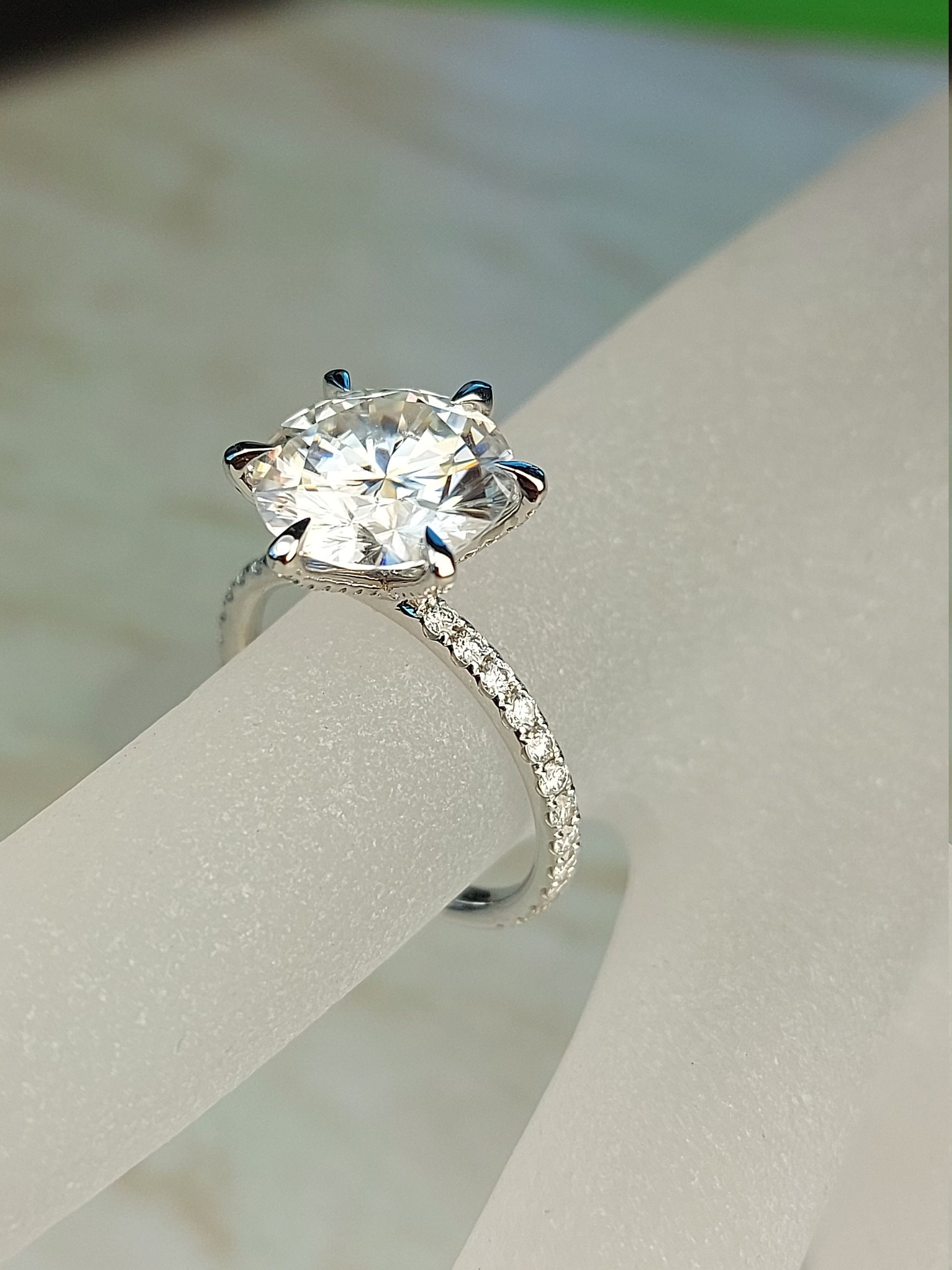 4 Ct IGI Certified Round Lab Diamond Solitaire Ring
