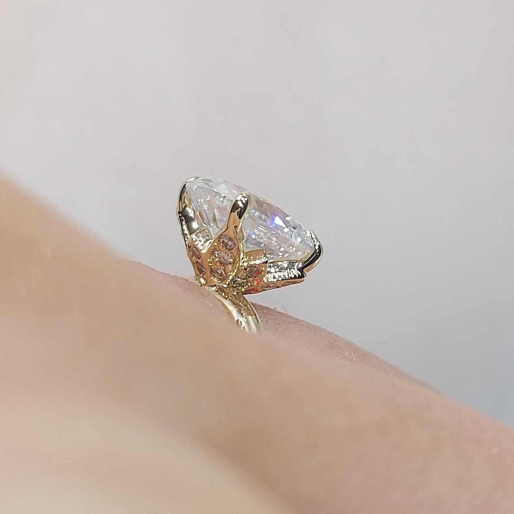 Oval Diamond, Moissanite Engagement Ring