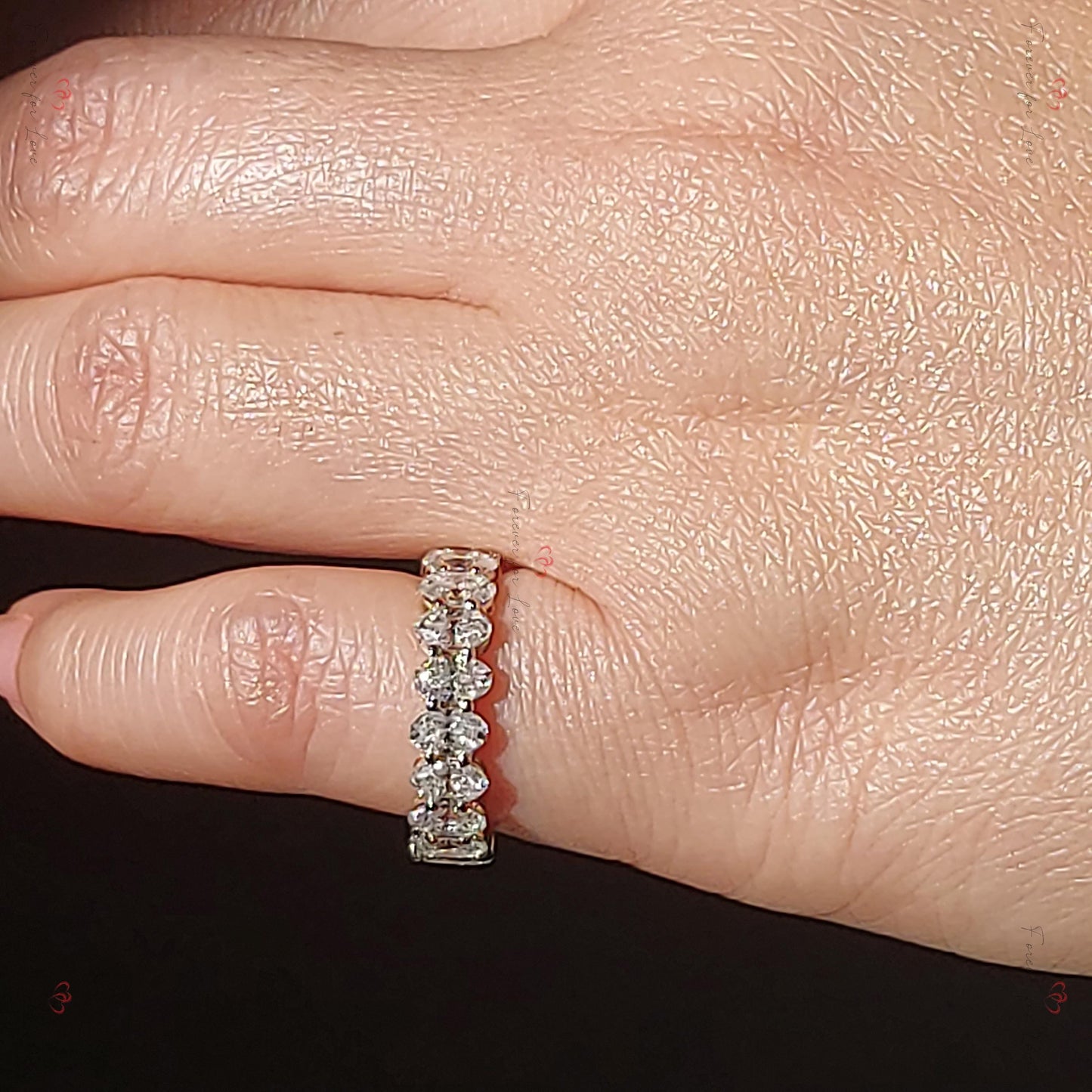 3,2 Karat Smaragd Moissanit Eternity-Band Oval cut Moissanite engagement ring in 935 Argentium Silber — custom handcrafted by Forever For Love