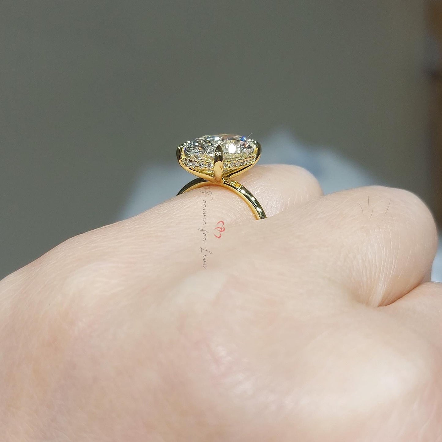 Verlobungsring mit ovalem Labor-Diamanten und verstecktem Pavé Oval cut Moissanite engagement ring in 935er Argentium Silber — custom handcrafted by Forever For Love