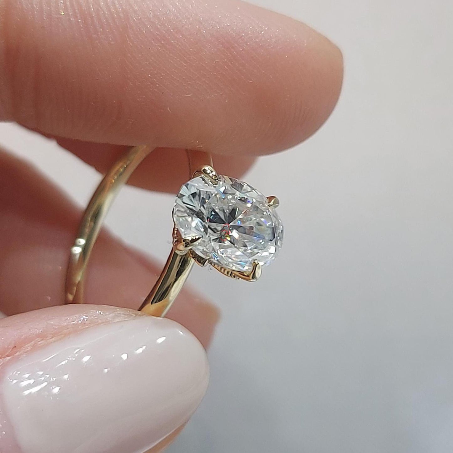 Ovaler Diamant, Moissanit Verlobungsring Oval cut Moissanite engagement ring in Gold or Platinum — custom handcrafted by Forever For Love