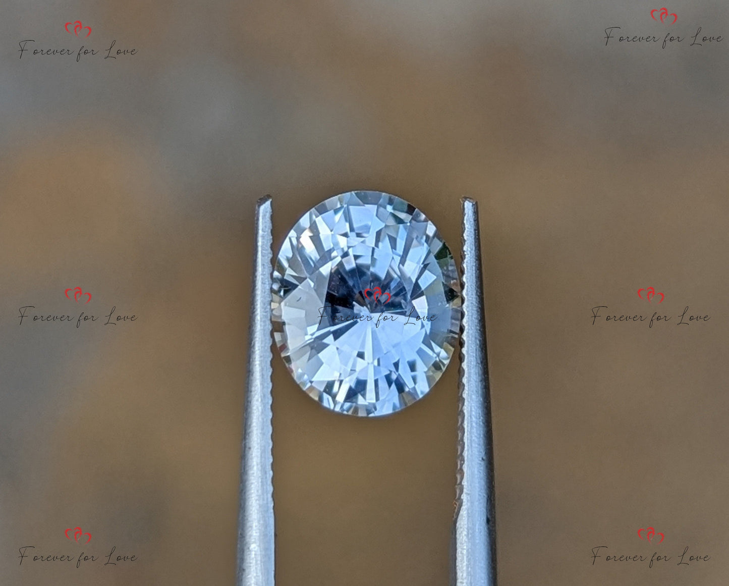 Saphir Blanc 3.51 carats, pierre précieuse ovale naturelle de Ceylan, 9.5 x 8 x 6.1mm, gemme de haute qualité Moissanite engagement ring in Gold or Platinum — custom handcrafted by Forever For Love