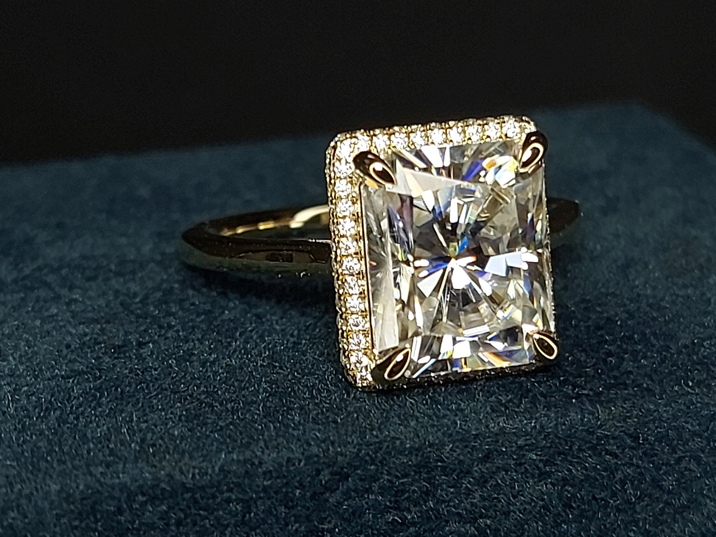 Bague de fiançailles auréole moissanite radiante de 5 carats Radiant cut 1Ct Moissanite taille brillant engagement ring in Gold or Platinum — custom handcrafted by Forever For Love