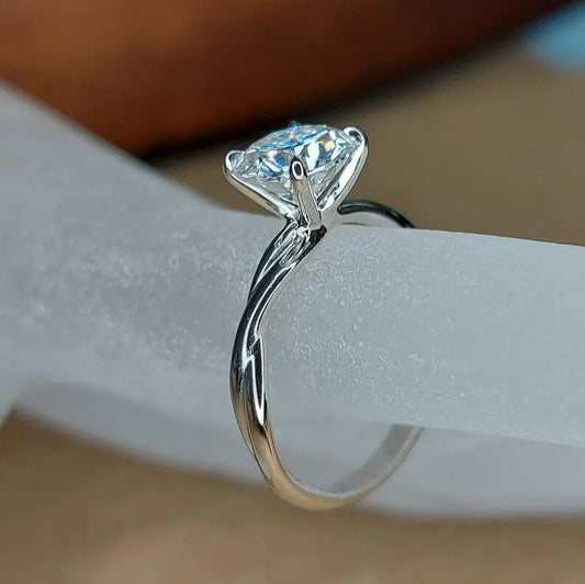 1 Carat Round Brilliant Natural Diamond Solitaire Ring with Twisted Band