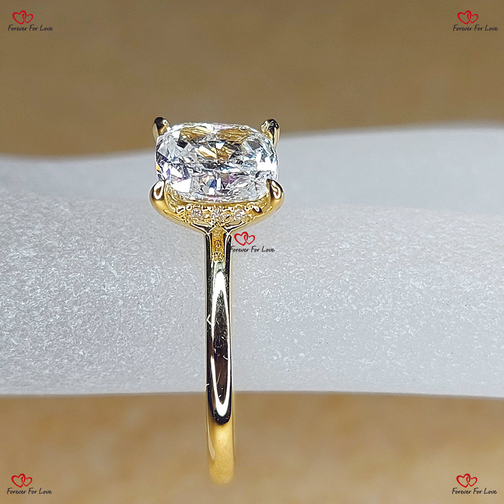 Exquisite  Cushion Cut Diamond Engagement Ring