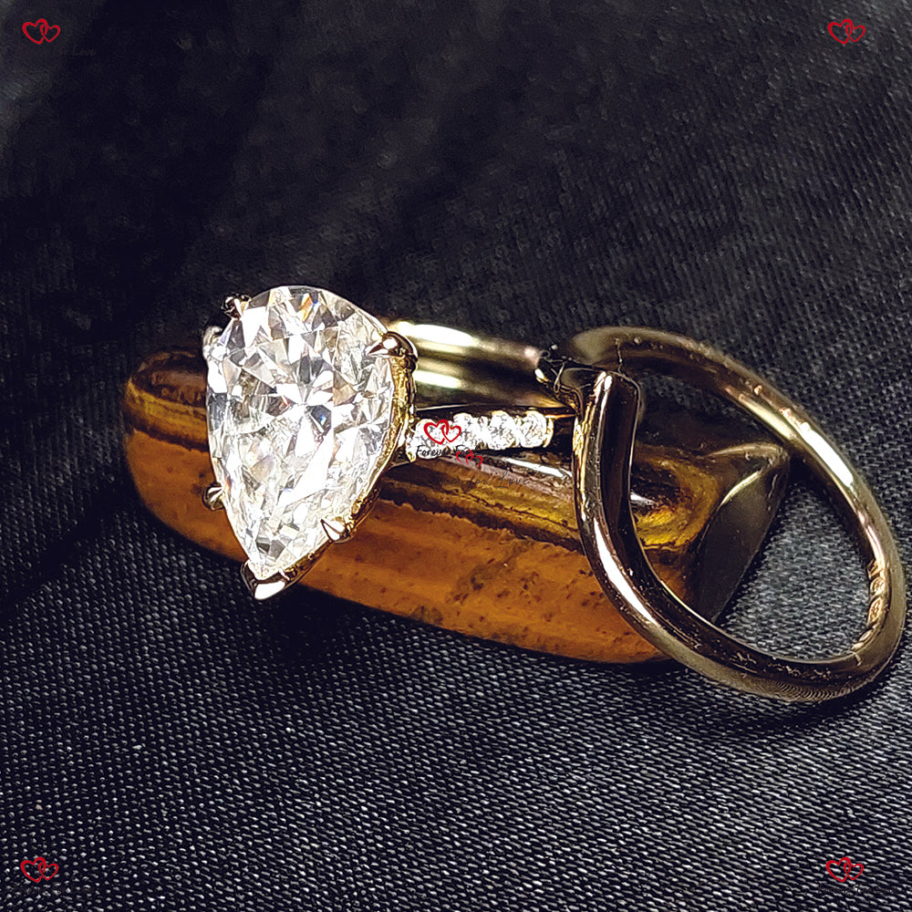 Pear Cut Diamond Engagement Bridal Set