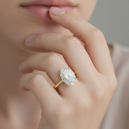 Bague hybride à double halo caché avec diamant ovale pilé