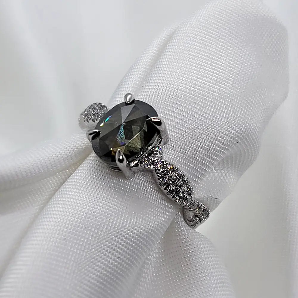 2 Karat Salz- und Pfefferdiamant-Platinring, ovaler Solitär Oval cut Moissanite engagement ring in 935 Argentium Silber — custom handcrafted by Forever For Love