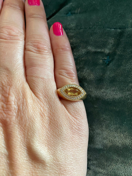 Antique Signet Ring, Antique Citrine Ring,Tiger Claw Ring, Antique Gold Singet Ring, Vintage Citrine Ring, Vintage Signet Ring, Shield Ring