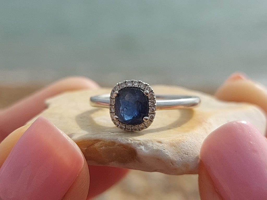 Natural Blue Sapphire diamond Ring, 1.2Ct sapphire and diamond 18K White gold engagement ring,  Engagement ring, vintage sapphire ring.
